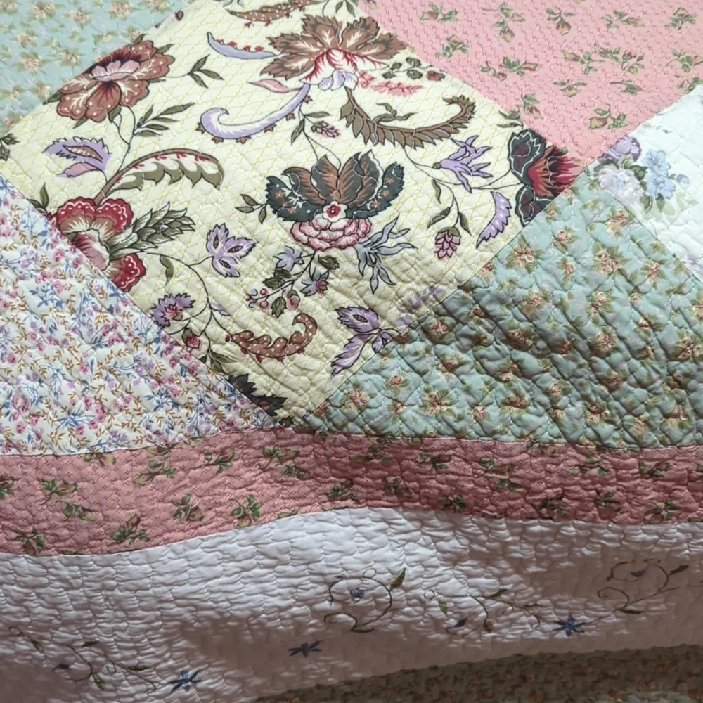 Vintage/HandMade The Old Country Store Floral Patchwork Prairie Cabin Quilt King